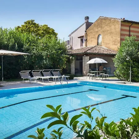 Oleandra With Pool Up To 12 People * Volta Mantovana